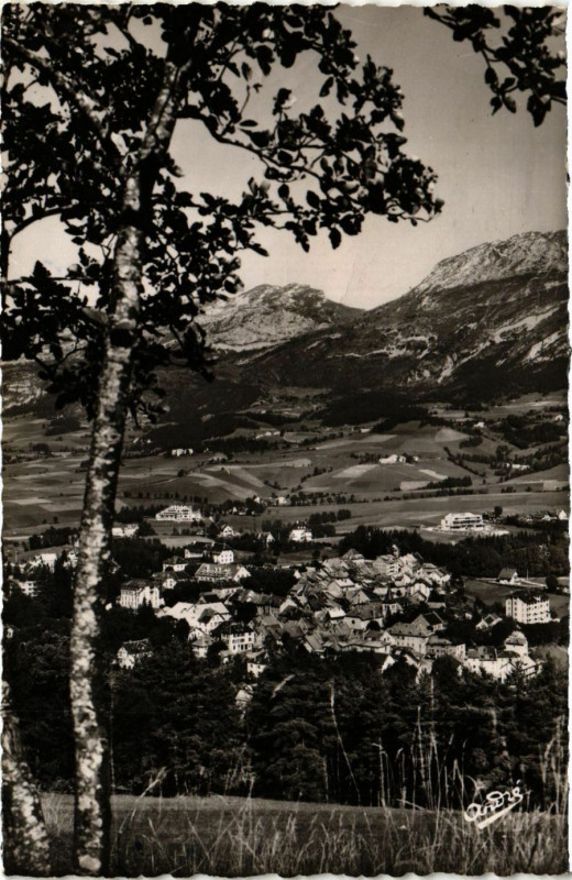 Carte postale ancienne Villard-de-Lans (Alt 1050 m) - Vue générale et le Col de l'Arc à Villard-de-Lans