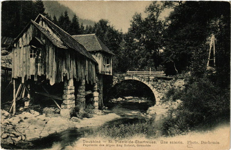 Carte postale ancienne Dauphiné - Saint-Pierre-de-Chartreuse. Une scierie à Saint-Pierre-de-Chartreuse