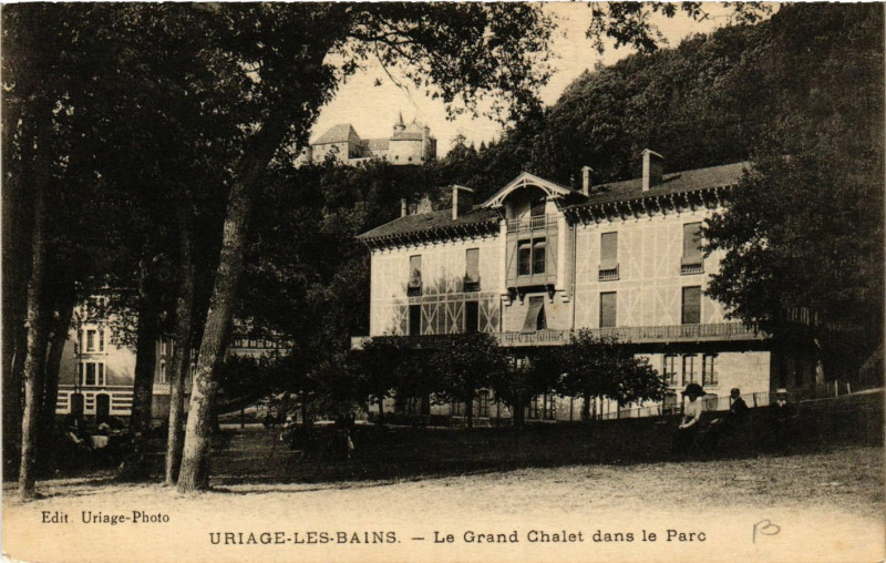 Carte postale ancienne Uriage-les-Bains - Le Grand Chalet dans le Parc