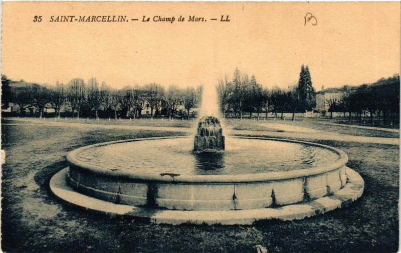 Carte postale ancienne Saint-Marcellin - Le Champ de Mars à Saint-Marcellin