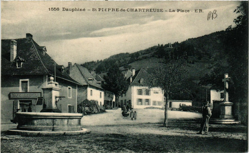 Carte postale ancienne Dauphiné - Saint-Pierre-de-Chartreuse - La Place à Saint-Pierre-de-Chartreuse