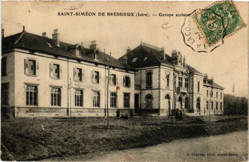 Carte postale ancienne Saint-Simeon de Bressieux - Groupe scolaire à Saint-Siméon-de-Bressieux