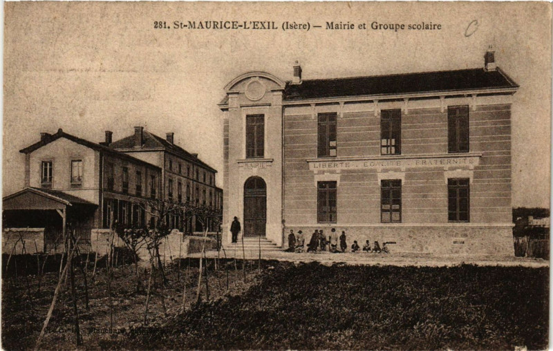 Carte postale ancienne Saint-Maurice-L'Exil - Mairie et Groupe scolaire à Saint-Maurice-l'Exil