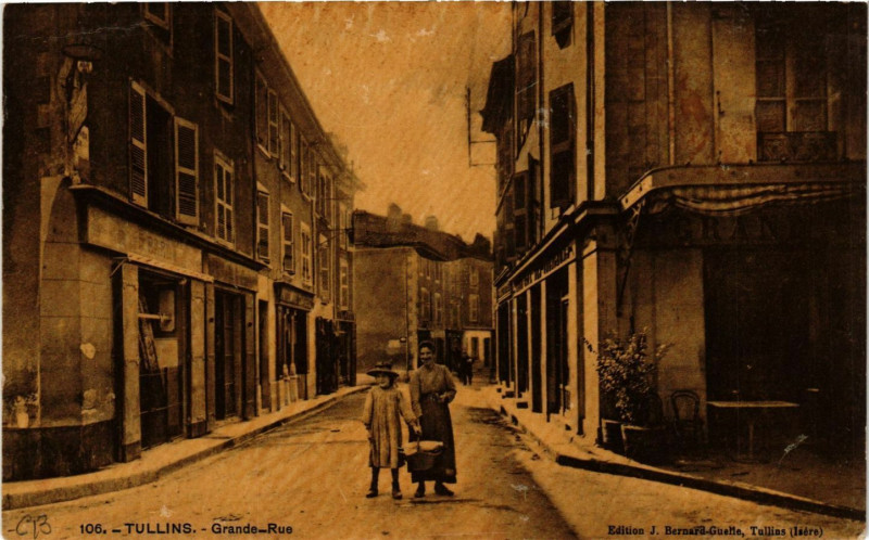 Carte postale ancienne Tullins - Grande-Rue à Tullins