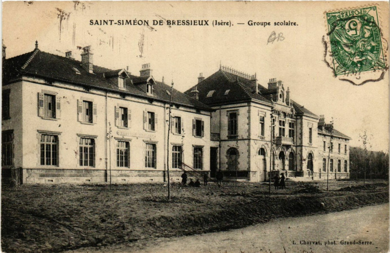 Carte postale ancienne Saint-Simeon-de-Bressieux - Groupe scolaire à Saint-Siméon-de-Bressieux