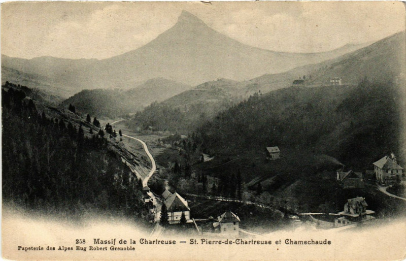 Carte postale ancienne Massif de la Chartreuse - Saint-Pierre-de-Chartreuse et Chamechaude à Saint-Pierre-de-Chartreuse