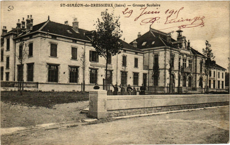 Carte postale ancienne Saint-Simeon-de-Bressieux - Groupe Scolaire à Saint-Siméon-de-Bressieux