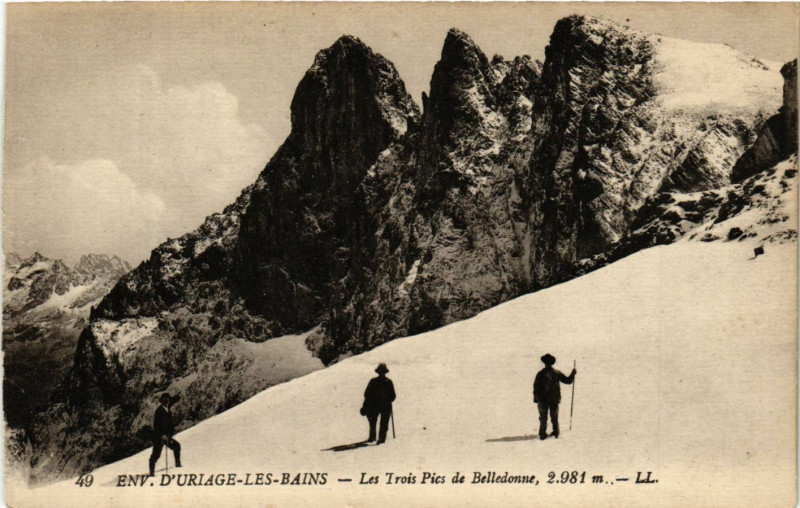 Carte postale ancienne Uriage-les-Bains - Les Trois Pics de Belleonne 2981 m