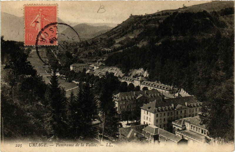 Carte postale ancienne Uriage - Panorama de la Vallée