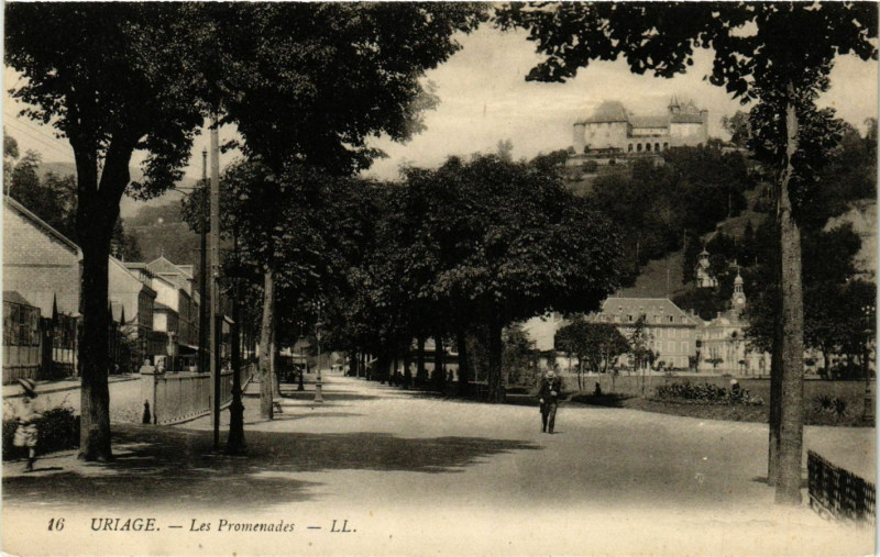 Carte postale ancienne Uriage - Les Promenades