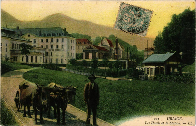 Carte postale ancienne Uriage - Les Hotels et le Station