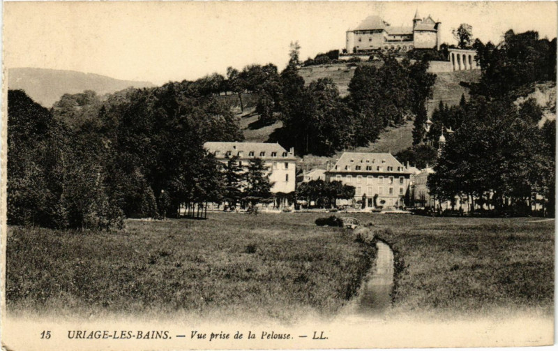 Carte postale ancienne Uriage-les-Bains - Vue prise de la Pelouse