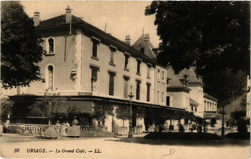 Carte postale ancienne Uriage - Le Grand Cafe