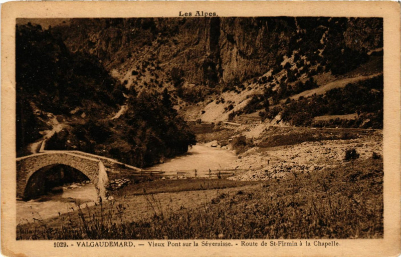 Carte postale ancienne Valgaudemard - Vieux Pont sur la Severaisse - Route de Saint-Firmin
