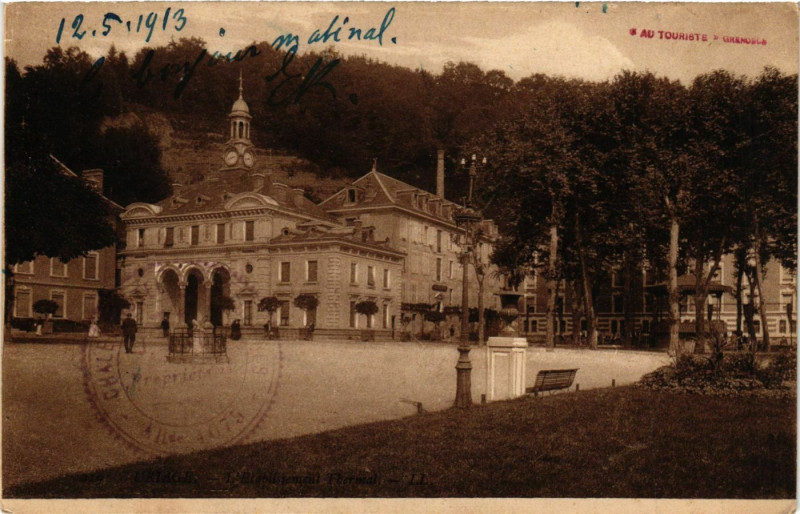 Carte postale ancienne Uriage - L'Etabl. Thermal