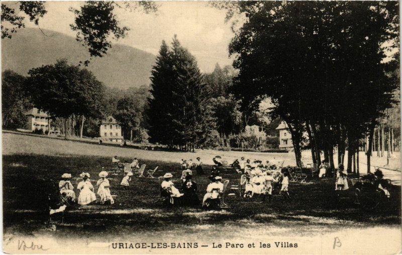 Carte postale ancienne Uriage-les-Bains - Le Parc et les Villas
