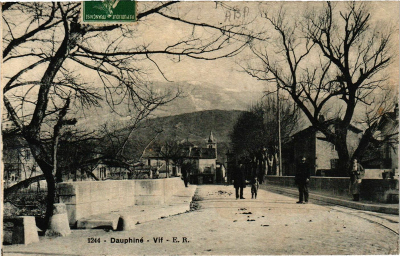 Carte postale ancienne Dauphiné - Vif à Vif