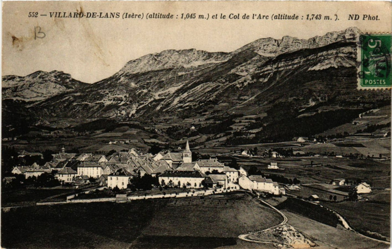 Carte postale ancienne Villard-de-Lans (alt 1045 m) et le Col de l'Arc (alt 1743m à Villard-de-Lans