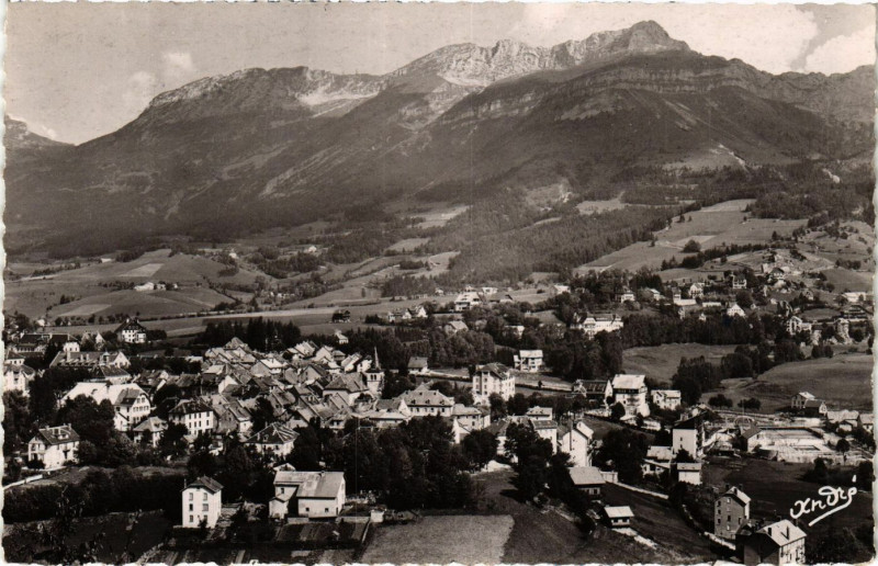 Carte postale ancienne Villard-de-Lans Alt 1050 m Vue générale et Cornafton (2034 m) à Villard-de-Lans