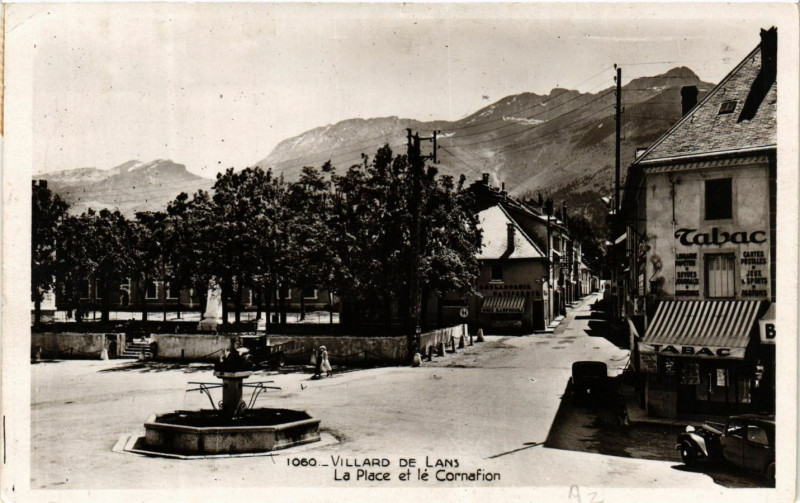 Carte postale ancienne Villard-de-Lans - La Place et le Cornefion à Villard-de-Lans