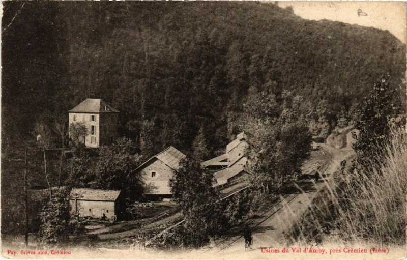 Carte postale ancienne Usines du Val-d'Amby pres Cremieu à Crémieu