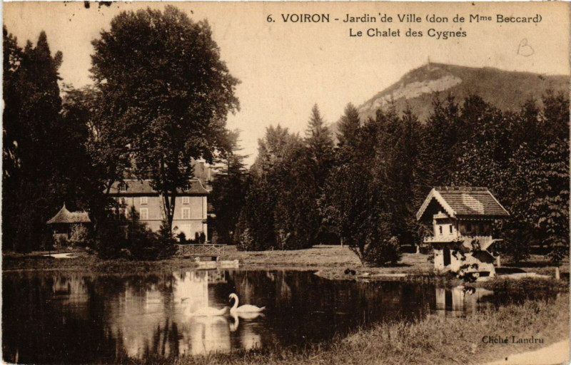 Carte postale ancienne Voiron Jardin de Ville (don de Mme Beccard) -Le Chalet des Cygnes à Voiron