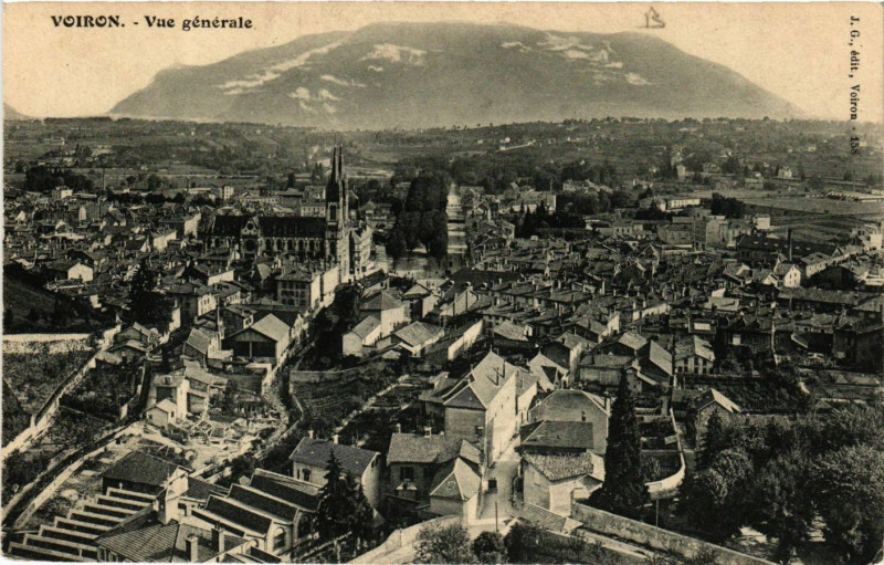 Carte postale ancienne Voiron - Vue générale à Voiron