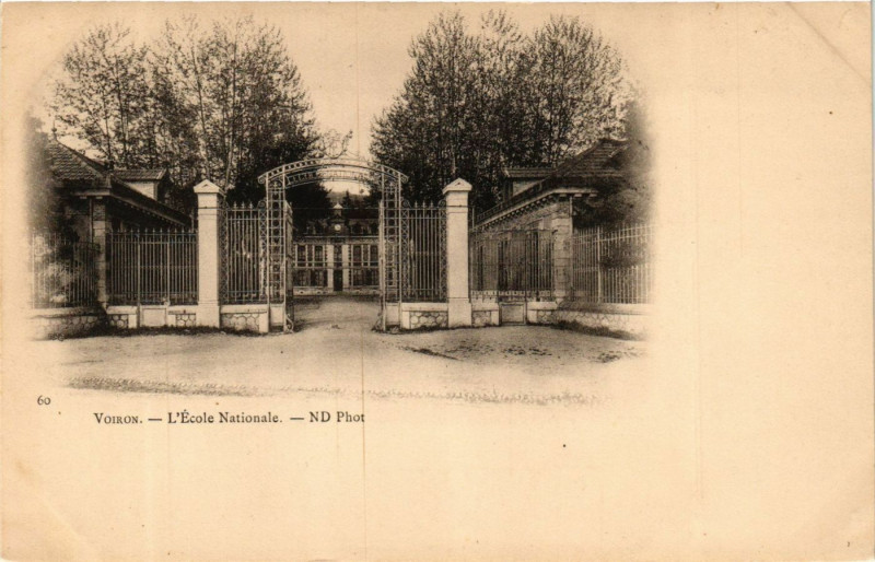 Carte postale ancienne Voiron - L'Ecole Nationale à Voiron