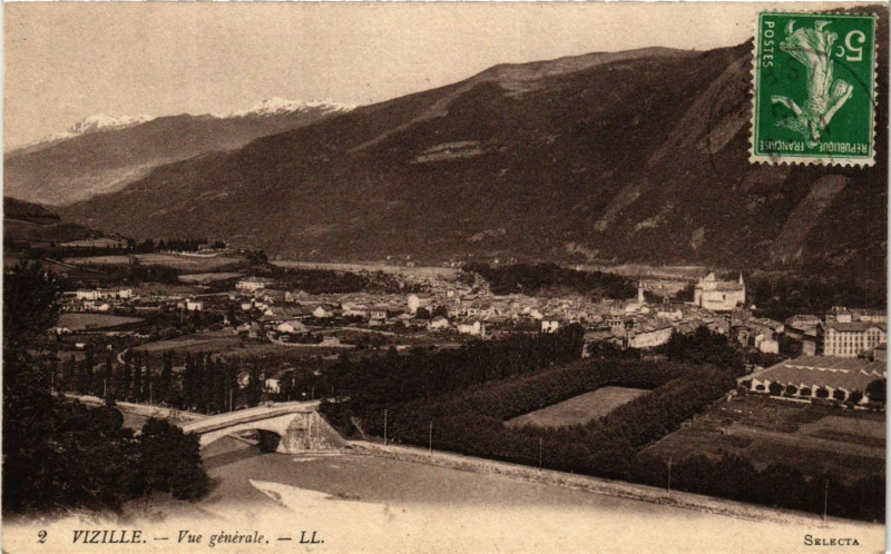 Carte postale ancienne Vizille - Vue générale à Vizille