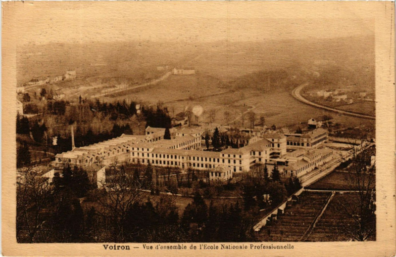 Carte postale ancienne Voiron - Vue d'ensemble de l'Ecole Nationale Professionnelle à Voiron