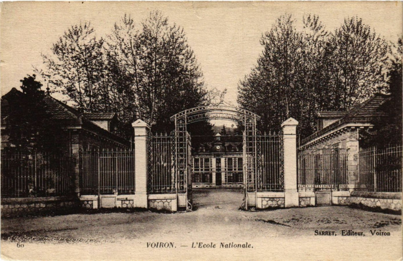 Carte postale ancienne Voiron - L'Ecole Nationale à Voiron