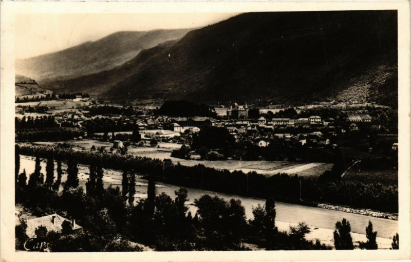Carte postale ancienne Vizille - Vue Geneale prise de la Route de Laffrey à Vizille