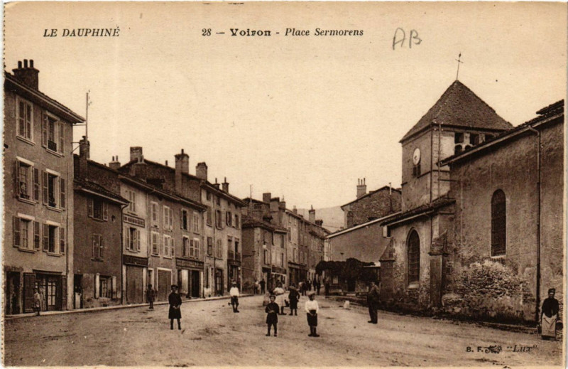 Carte postale ancienne Le Dauphiné - Voiron - Place Sermorens à Voiron