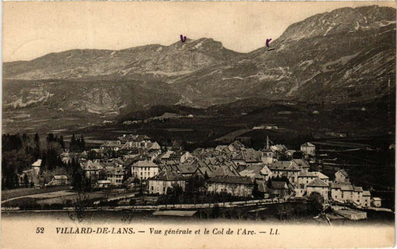 Carte postale ancienne Villard-de-Lans - Vue générale et le Col de l'Arc à Villard-de-Lans