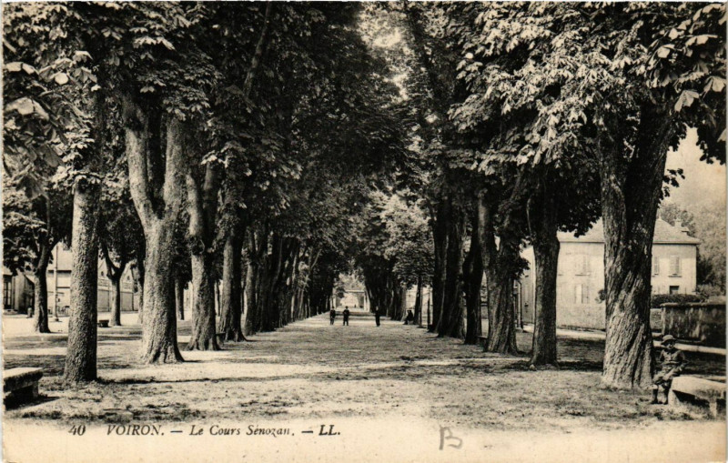 Carte postale ancienne Voiron - Le Cours Senozan à Voiron