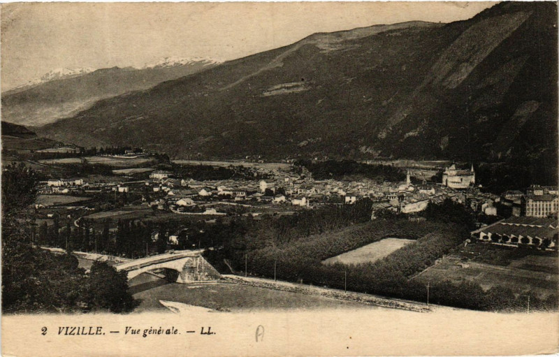 Carte postale ancienne Vizille - Vue générale à Vizille