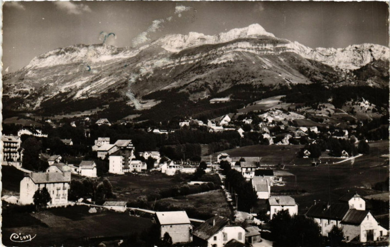 Carte postale ancienne Villard-de-Lans - Alt 1040 m - Vu générale le Cornation à Villard-de-Lans