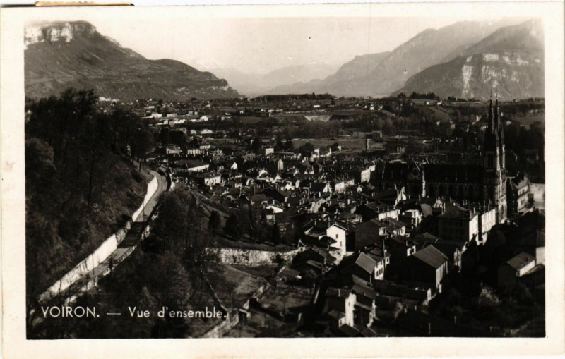 Carte postale ancienne Voiron - Vue d'ensemble à Voiron