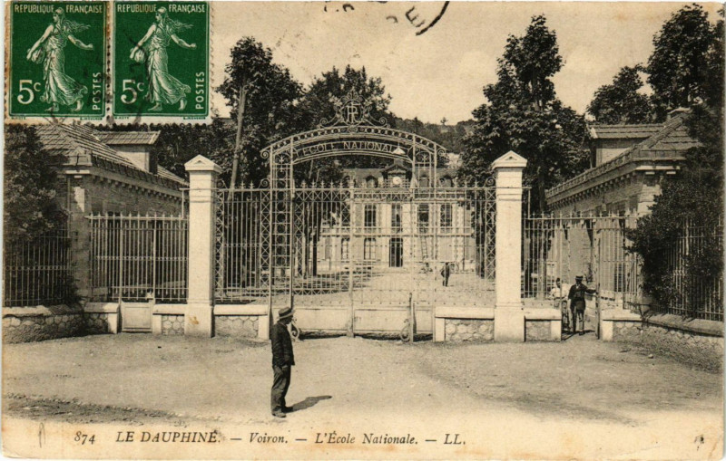 Carte postale ancienne Le Dauphiné - Voiron - L'Ecole Nationale à Voiron