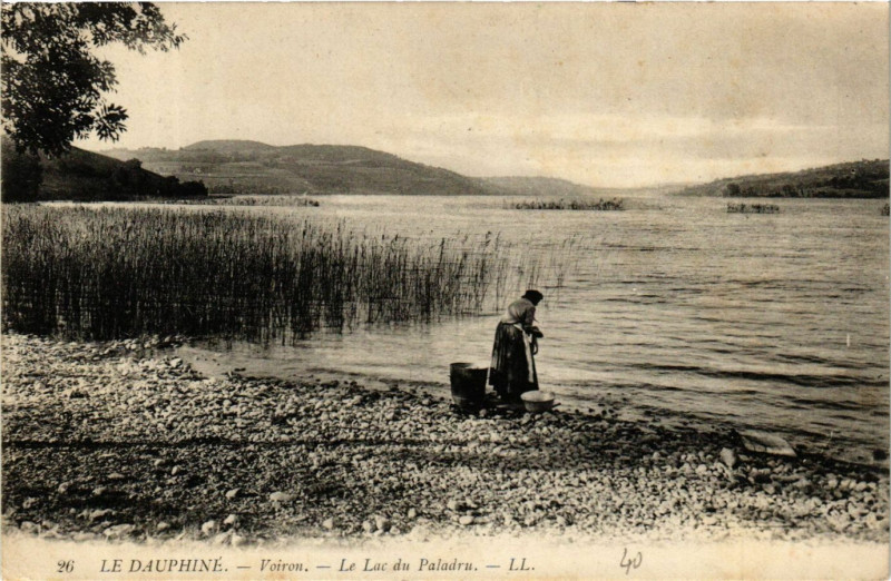 Carte postale ancienne Le Dauphiné - Voiron - Le Lac du Paladru à Voiron