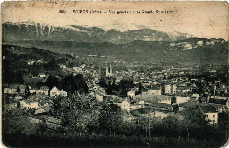 Carte postale ancienne Voiron - Vue générale et la Grande Sure (1924 m) à Voiron