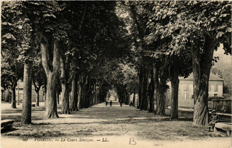 Carte postale ancienne Voiron - Le Cours Senozan à Voiron