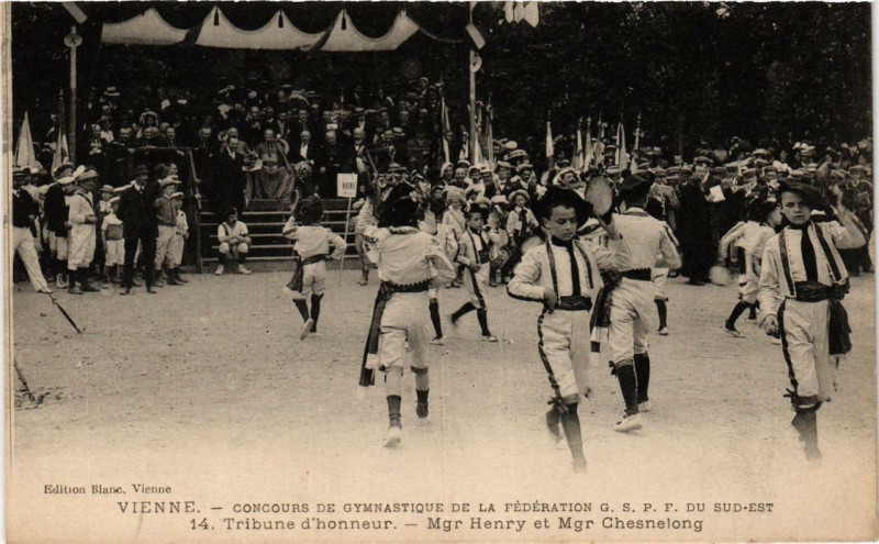 Carte postale ancienne Vienne - Concours de Gymnastique de la Fédération G.S.P.F à Vienne