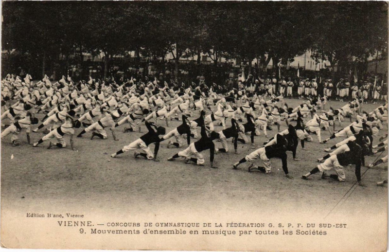 Carte postale ancienne Vienne - Concours de Gymnastique de la Fédération G.S.P.F à Vienne