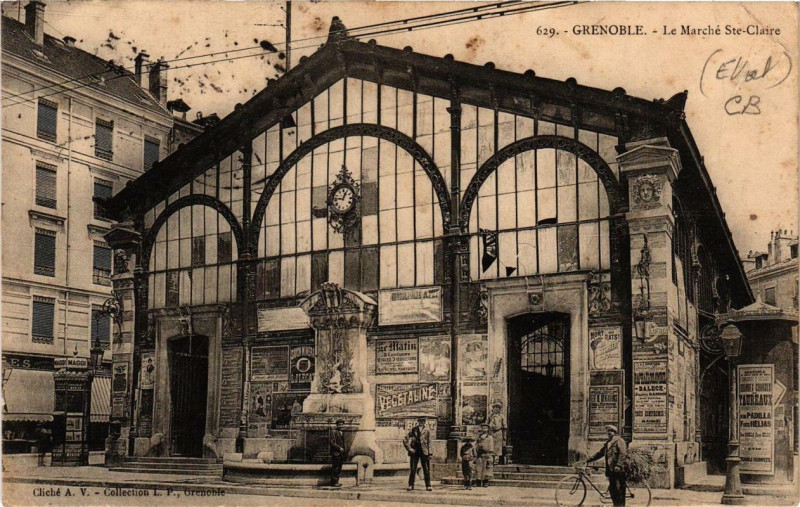 Carte postale ancienne Le Marché Sainte-Claire à Grenoble