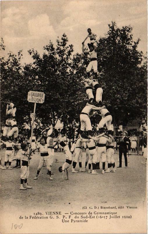 Carte postale ancienne Vienne Concours Gymnastique Fédération G.S.P.F. Pyramide à Vienne