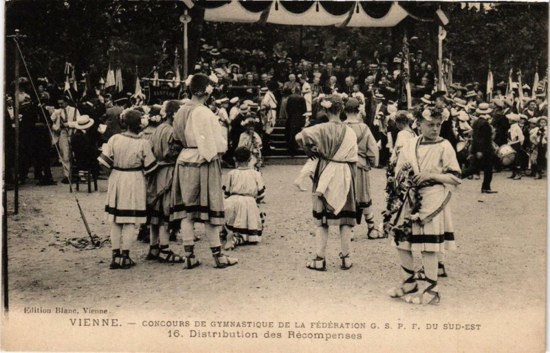 Carte postale ancienne Vienne - Concours de Gymnastique de la Fédération G.S.P.F à Vienne