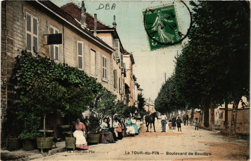 Carte postale ancienne La Tour-du-Pin - Boulevard de Bourbre à La Tour-du-Pin