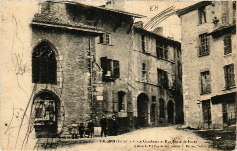 Carte postale ancienne Tullins - Place Gambetta et Rue Porte-de-Fures à Tullins