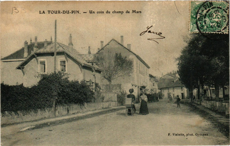Carte postale ancienne La Tour-du-Pin - Un coin du champ de Mars à La Tour-du-Pin